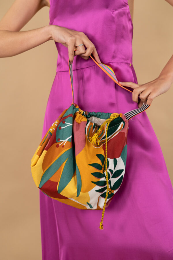 bag with leaves
