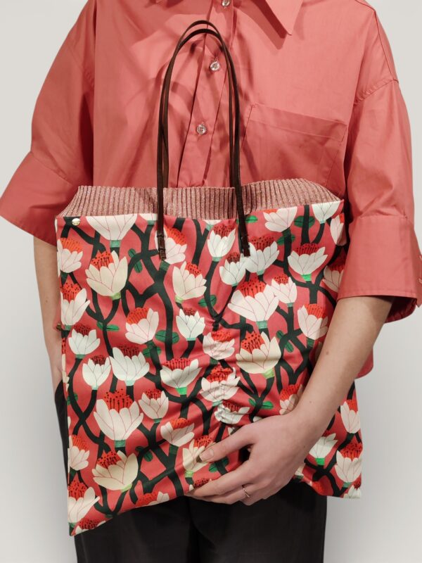 BORSA ARRICCIATA FIORI ROSSI