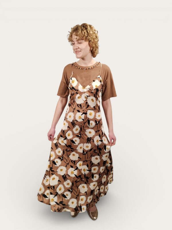 ABITO SOTTOVESTE FIORI MARRONI