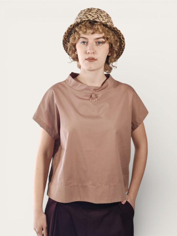 T-SHIRT ROSA ANTICO CON ANELLO