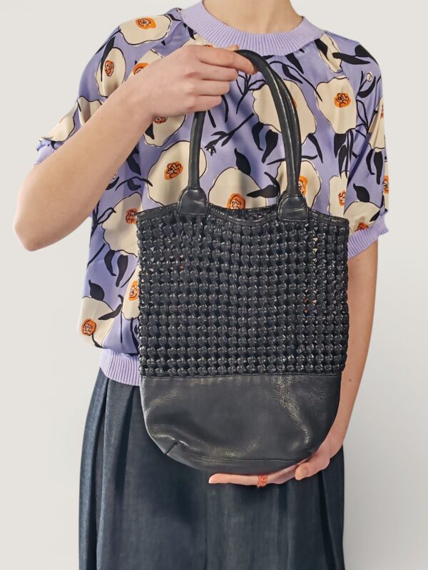 SHOPPING IN PELLE INTRECCIATA NERA